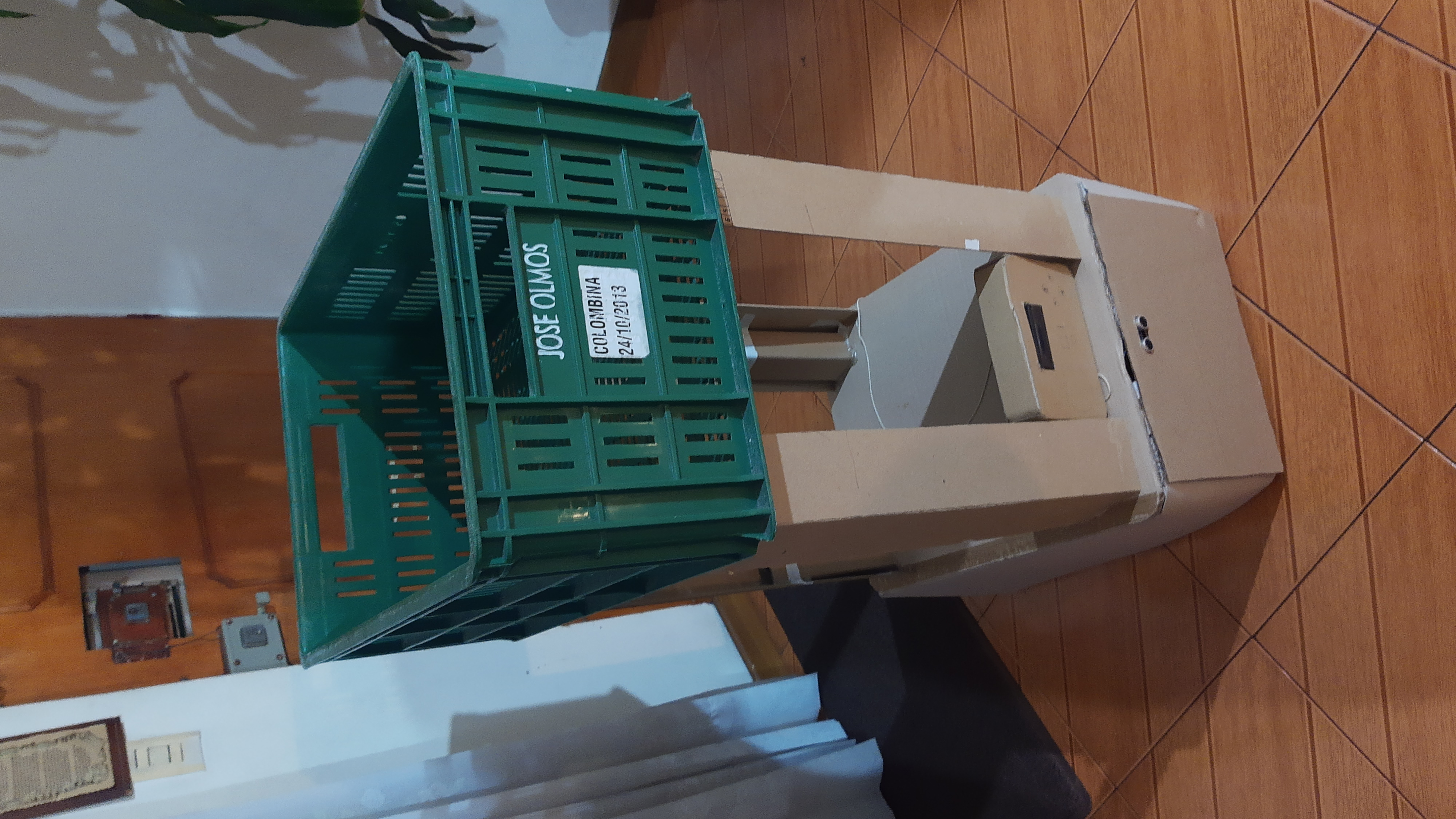 Low-fidelity cardboard prototype for ergonomic validation